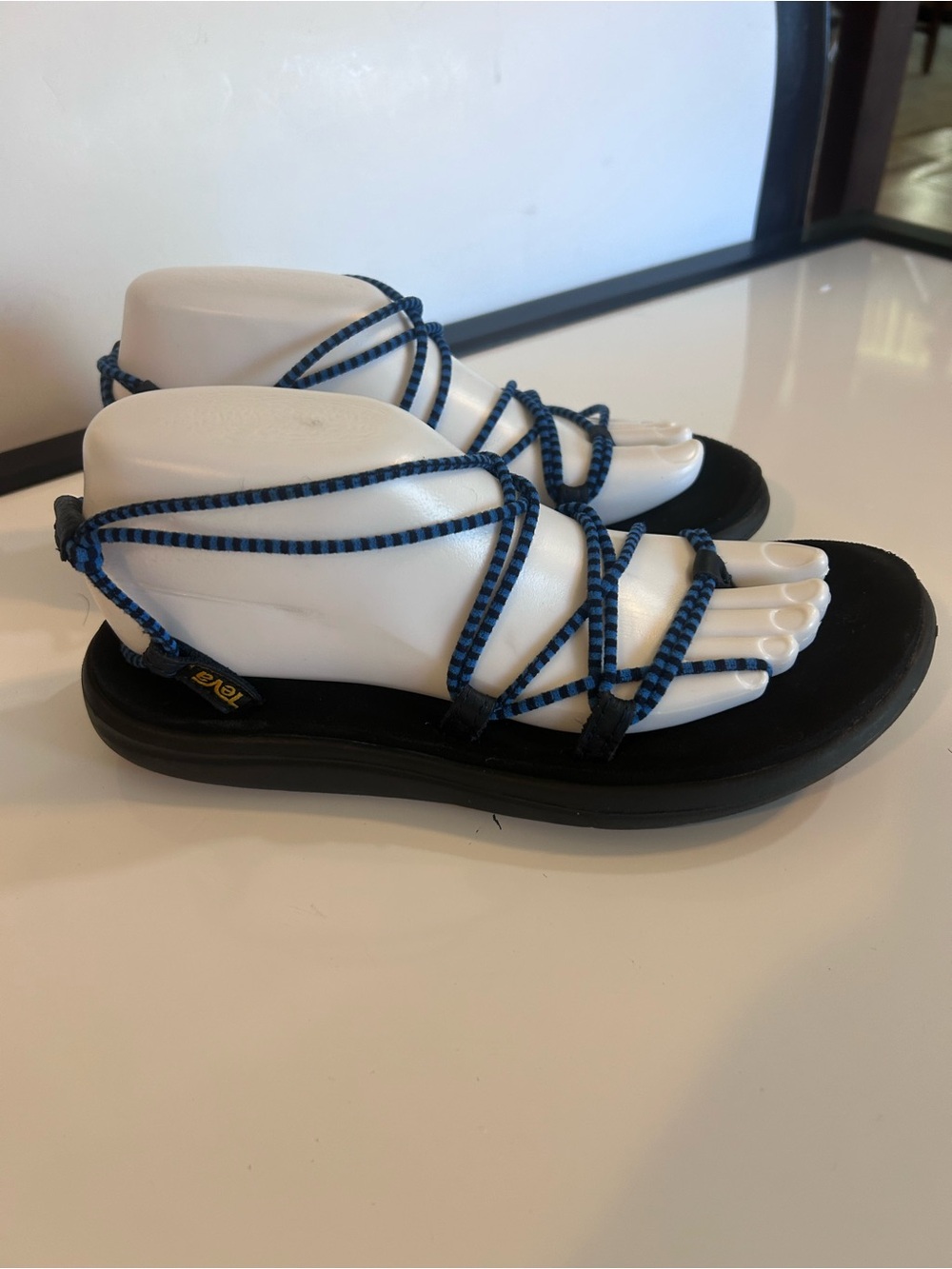 Teva Voya Infinity Sandals Women's 8 Blue Thong Strappy Comfort Casual